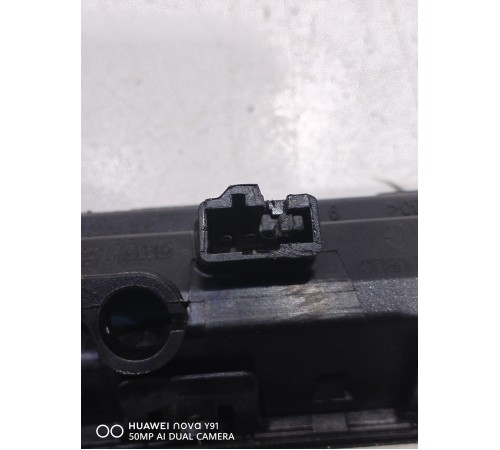 Кнопка открывания багажника