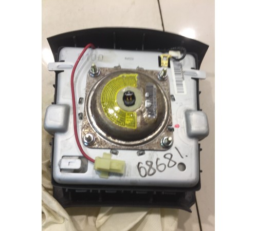 Подушка безопасности водителя