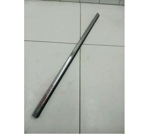 Молдинг стекла передний правый