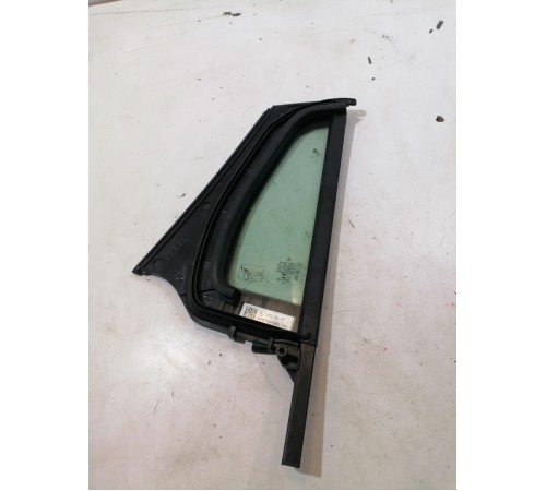 Форточка задняя левая