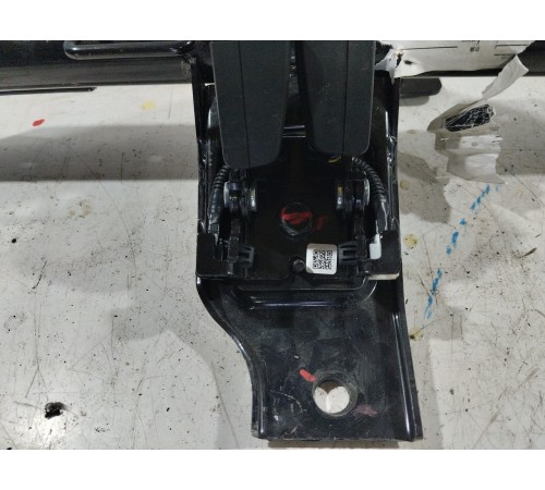 Кронштейн крепление заднего ряда сидений