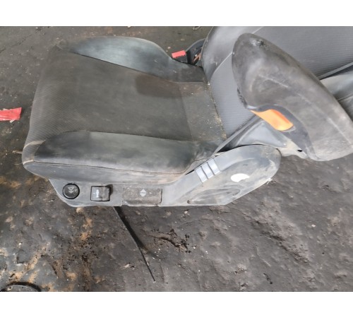 Сиденье левое (водительское)