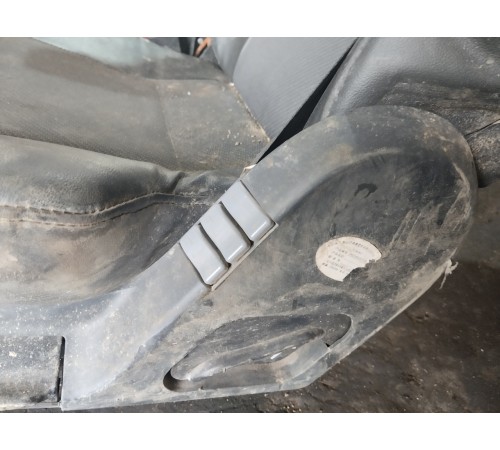 Сиденье левое (водительское)