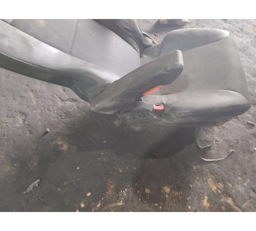 Сиденье левое (водительское)