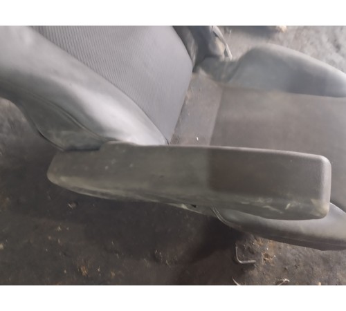 Сиденье левое (водительское)