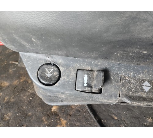 Сиденье левое (водительское)