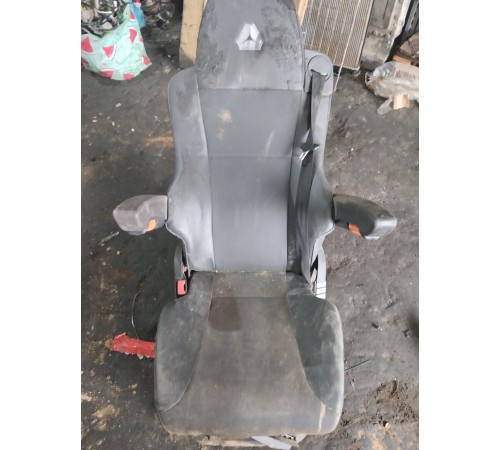 Сиденье левое (водительское)