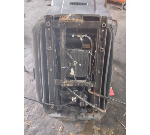 Сиденье левое (водительское)