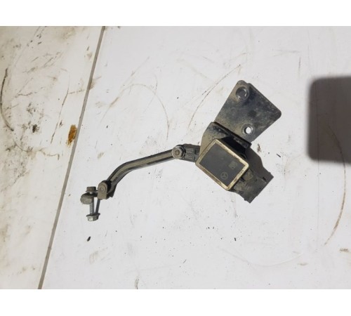 Датчик положения кузова перед.