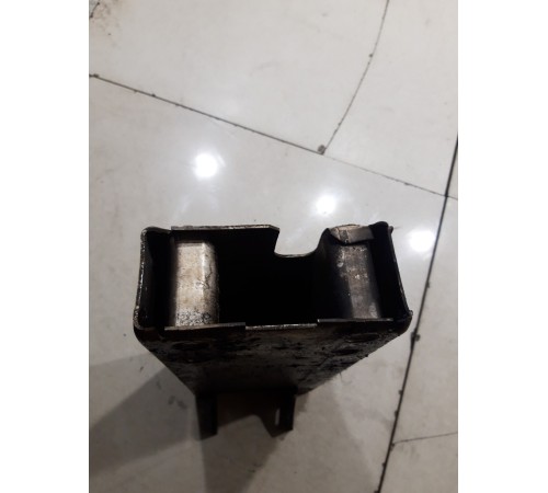 Кронштейн усилителя переднего бампера левый