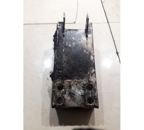 Кронштейн усилителя переднего бампера левый