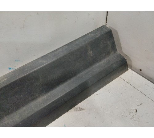 Накладка двери передняя правая нижняя