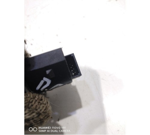 Кнопка центрального замка (передняя правая)