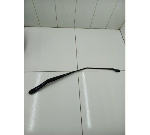 Поводок стеклоочистителя левый