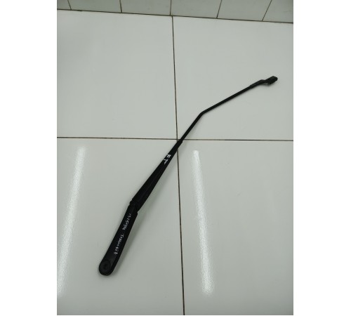 Поводок стеклоочистителя левый