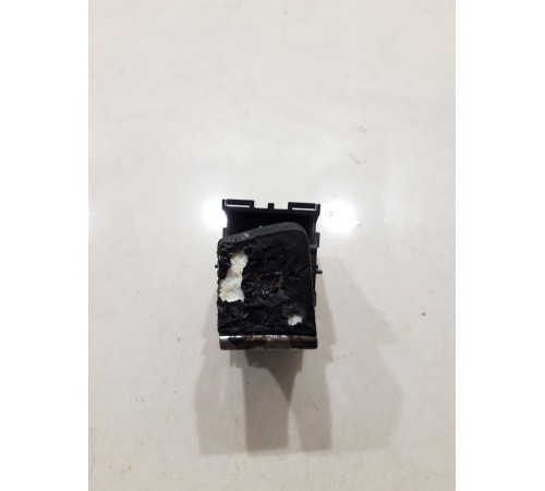 Кнопка стояночного тормоза