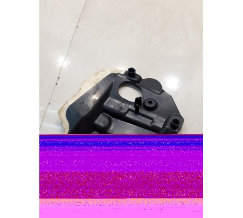 Защитный кожух замка передней левой двери