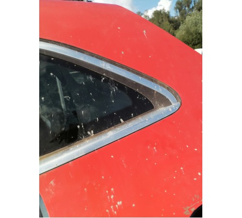 Глухое стекло заднее левое