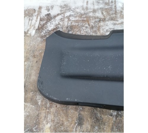 Обшивка двери крышки багажника