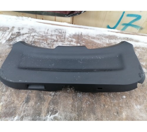 Обшивка двери крышки багажника