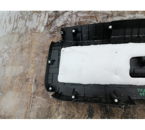 Обшивка двери крышки багажника