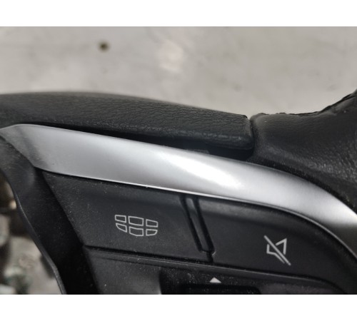 Рулевое колесо (руль) с многофунциональными кнопками