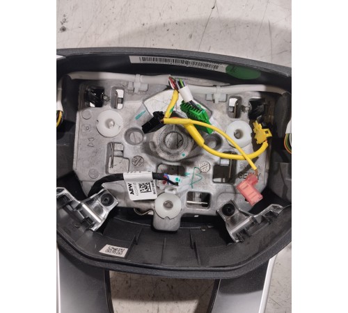 Рулевое колесо (руль) с многофунциональными кнопками