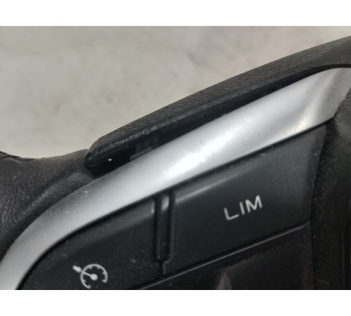 Рулевое колесо (руль) с многофунциональными кнопками