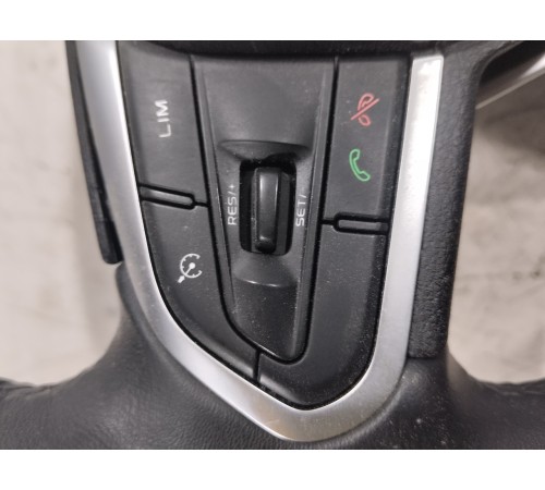 Рулевое колесо (руль) с многофунциональными кнопками