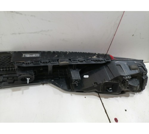 Фонарь задний центральный