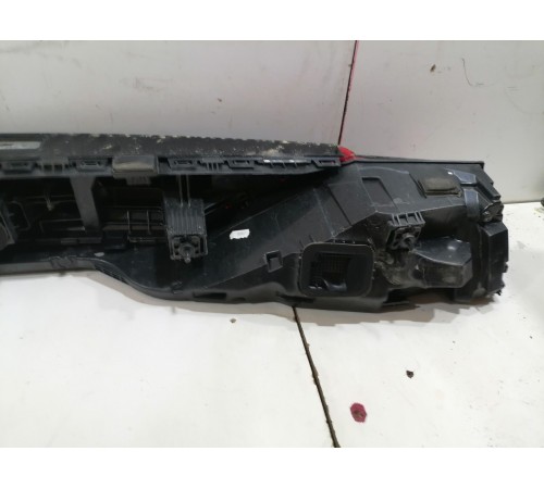 Фонарь задний центральный