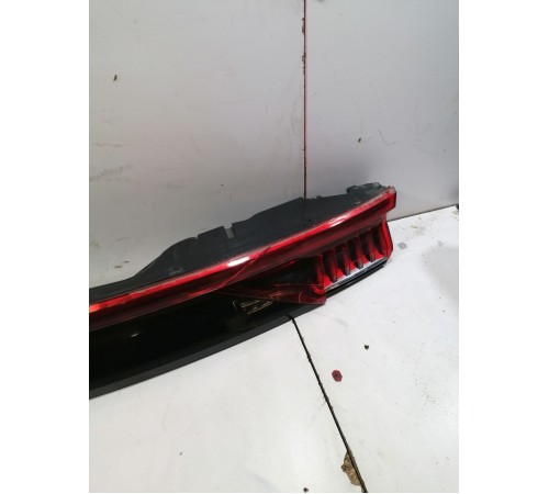 Фонарь задний центральный