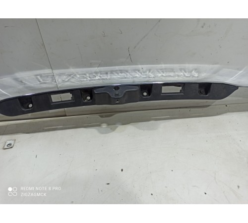 Накладка крышки багажника наружная