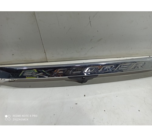 Накладка крышки багажника наружная