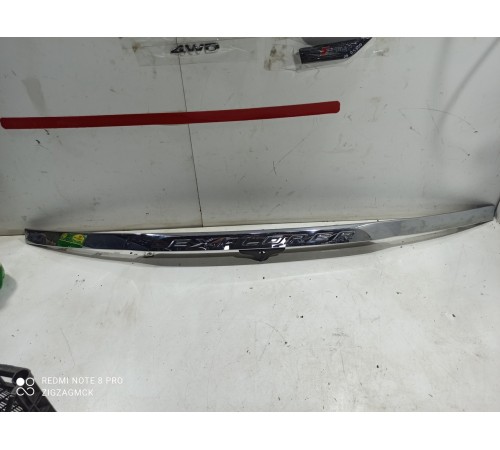 Накладка крышки багажника наружная