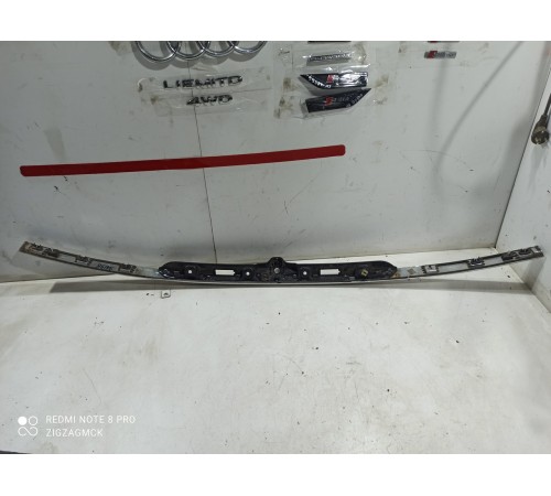 Накладка крышки багажника наружная