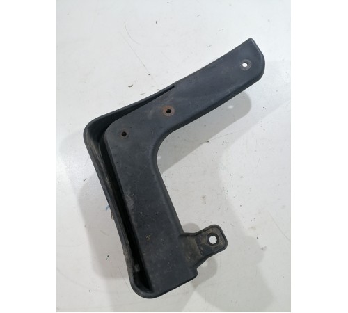 Брызговик передний правый