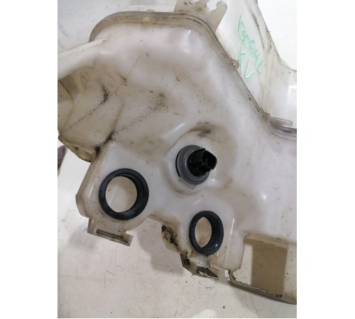 Бачок омывателя лобового стекла