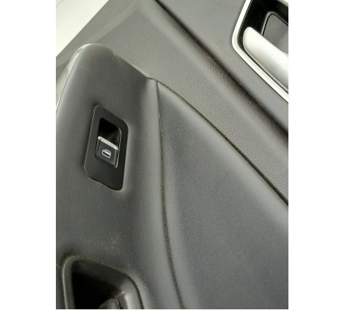 Обшивка двери передняя правая