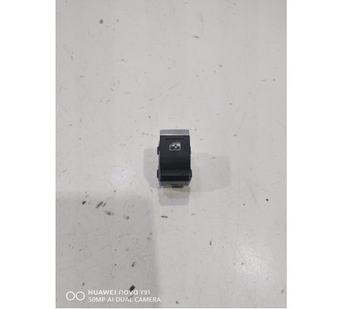 Кнопка стеклоподъемника (задняя правая)