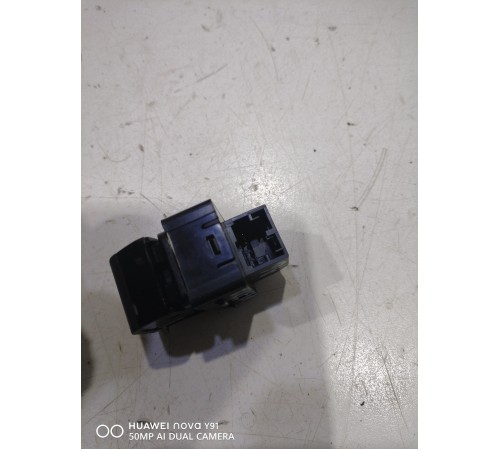 Кнопка стеклоподъемника (задняя правая)