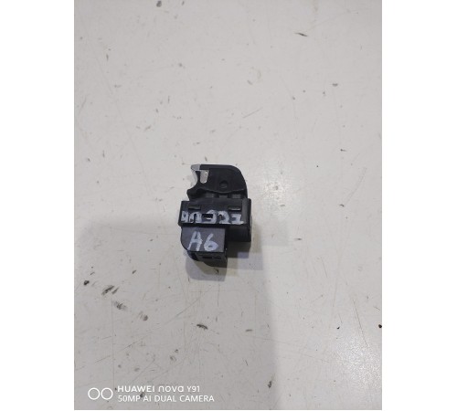 Кнопка стеклоподъемника (задняя правая)