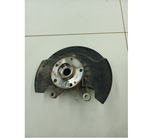 Кулак поворотный передний правый