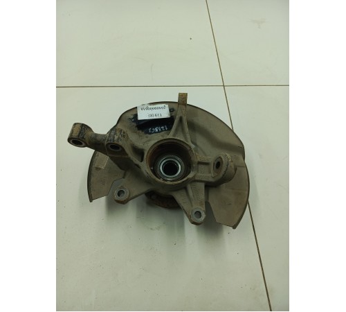 Кулак поворотный передний правый