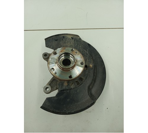 Кулак поворотный передний правый