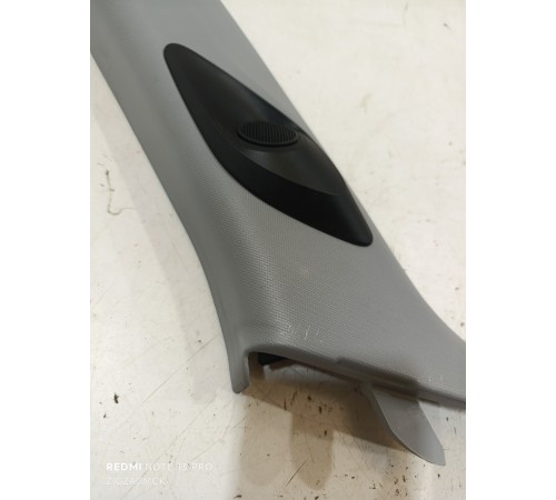 Обшивка передней стойки левая