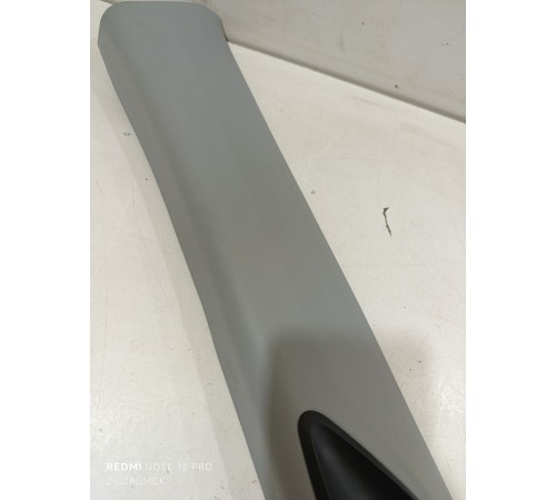 Обшивка передней стойки левая