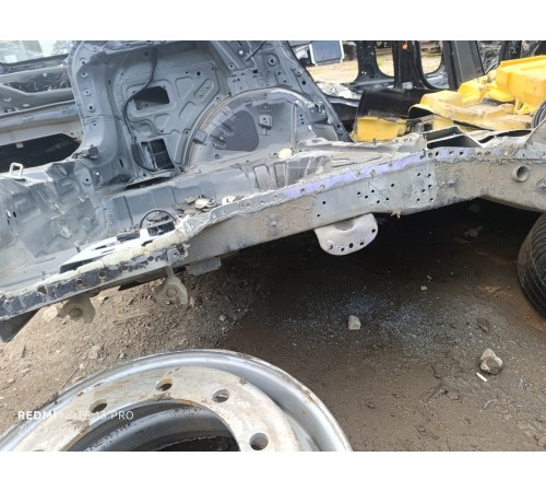 Ниша багажника запасного колеса 