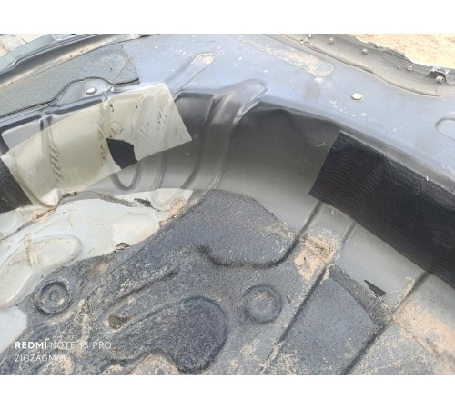 Ниша багажника запасного колеса 