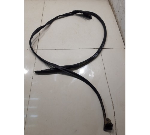 Уплотнитель (передний, левый)